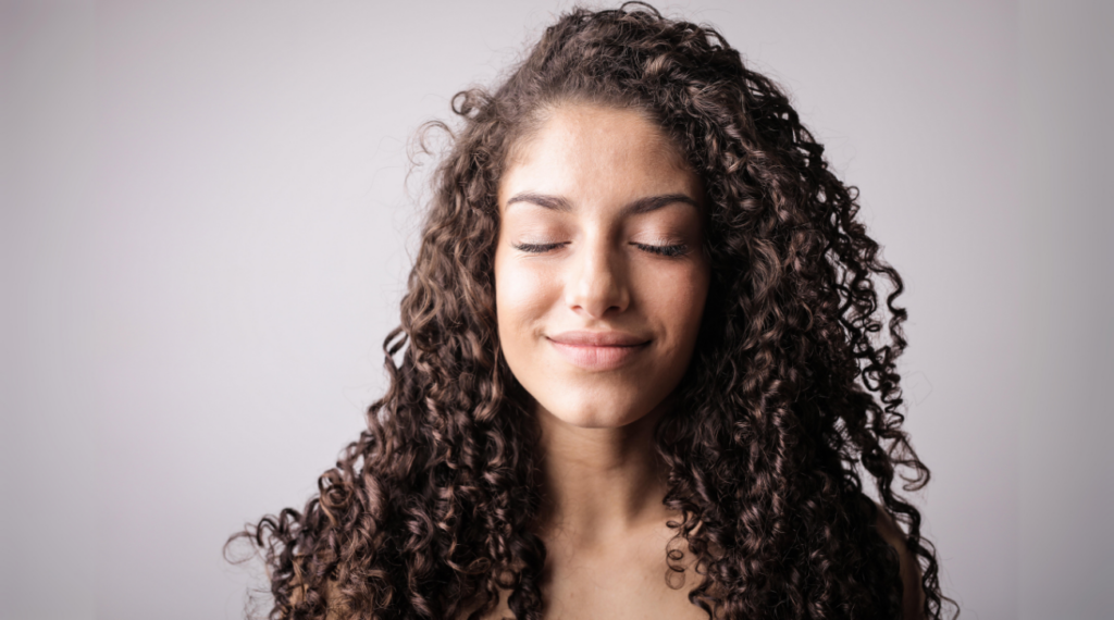 Tips for Maintaining Hair Bouncy and Beautiful Curls during Monsoon